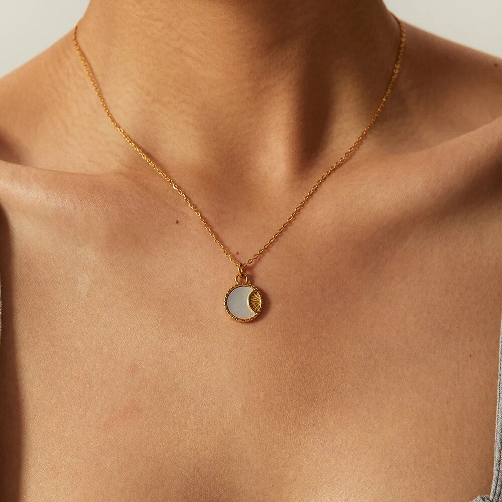 Moony Necklace