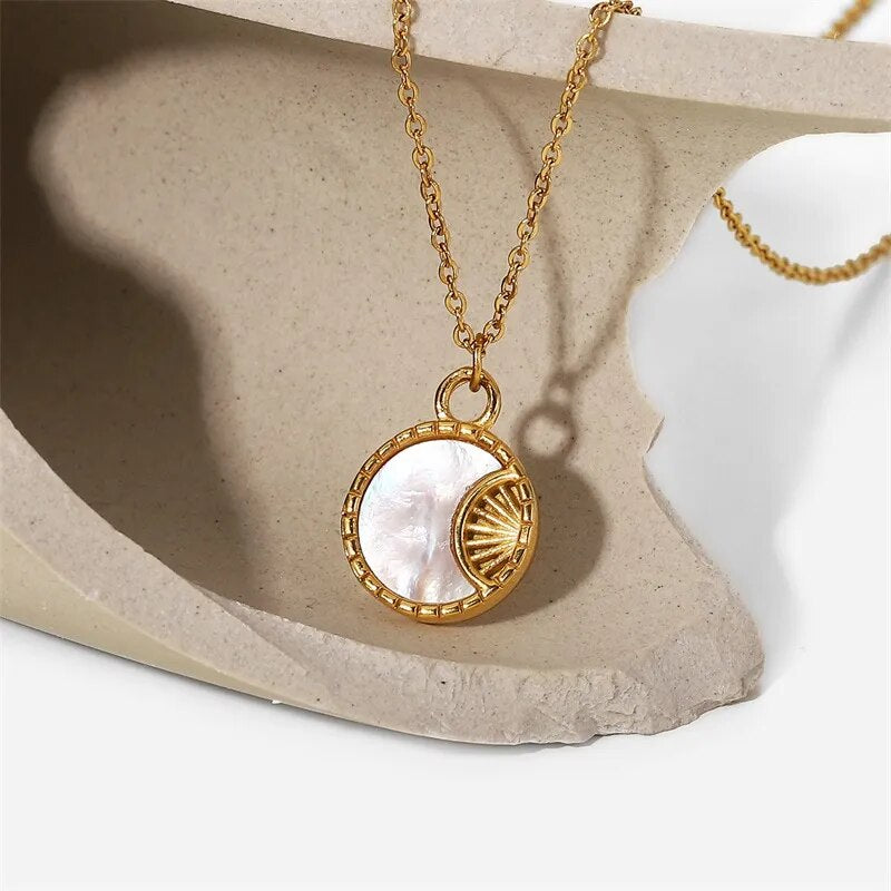 Moony Necklace